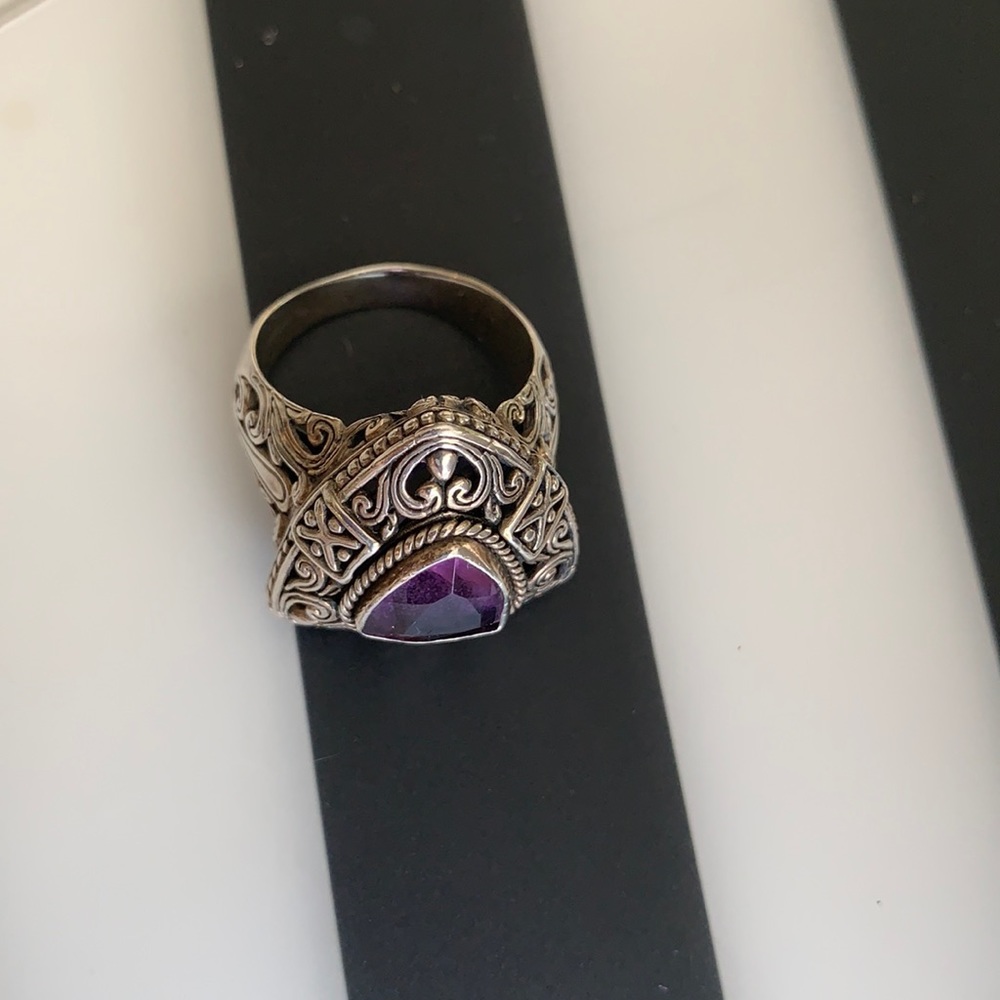 Silver ring with amethyst stone-size 9